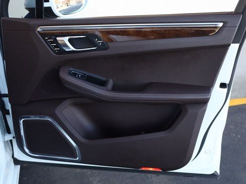 Used 2015 Porsche Macan Turbo image 24