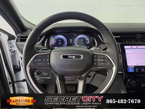 New 2025 Jeep Grand Cherokee Limited w/ Black Appearance Package image 15