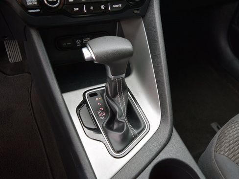 Used 2017 Kia Niro LX image 18