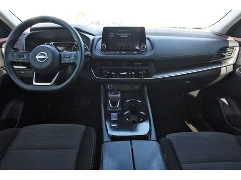 Used 2023 Nissan Rogue SV image 12