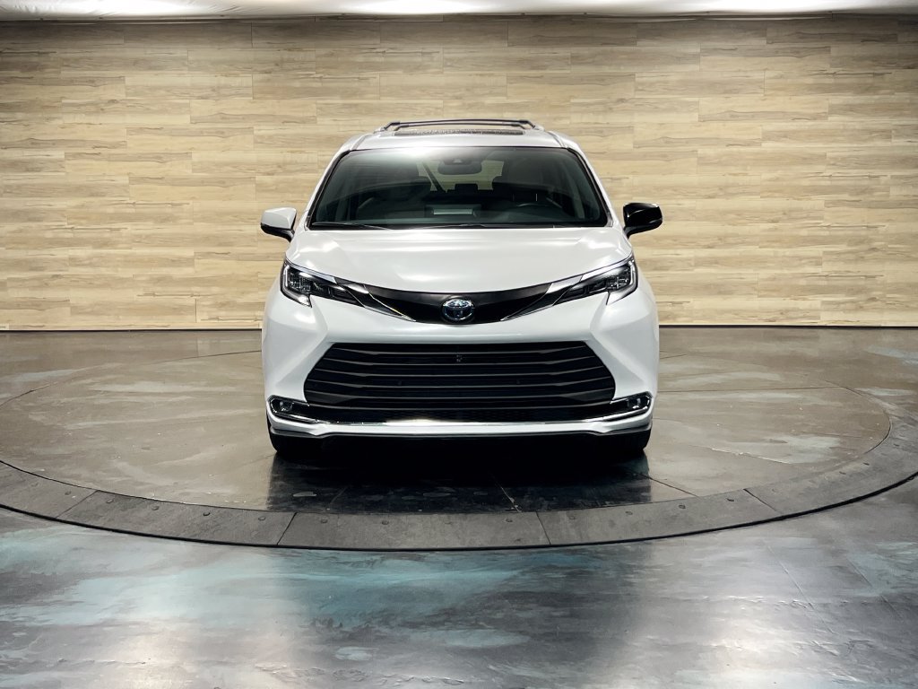 Used 2024 Toyota Sienna Limited AWD/4WD image 9