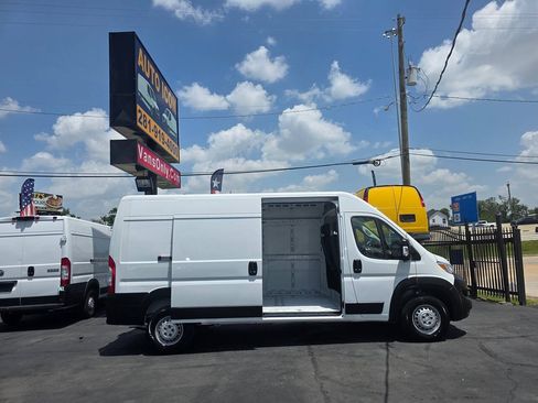 Used 2025 RAM ProMaster 2500 w/ Convenience Group FWD image 5