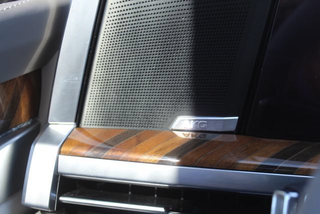 Used 2025 Cadillac Escalade Sport Platinum w/ LPO, ONYX Package AWD/4WD image 38