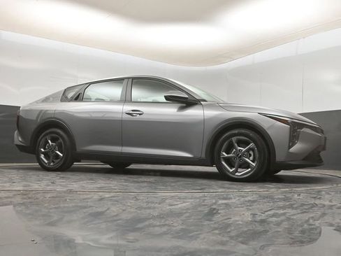 Used 2025 Kia K4 LXS image 14