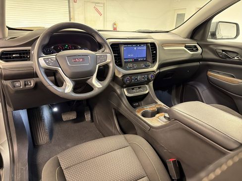 Used 2023 GMC Acadia SLE image 28