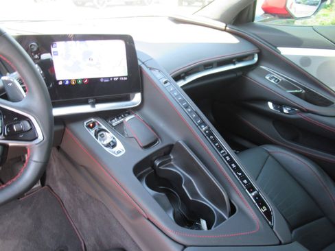 Used 2023 Chevrolet Corvette Stingray Premium Conv w/ Z51 Performance Package RWD image 15