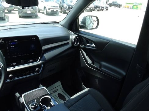 Used 2026 Chevrolet Equinox LT FWD image 13