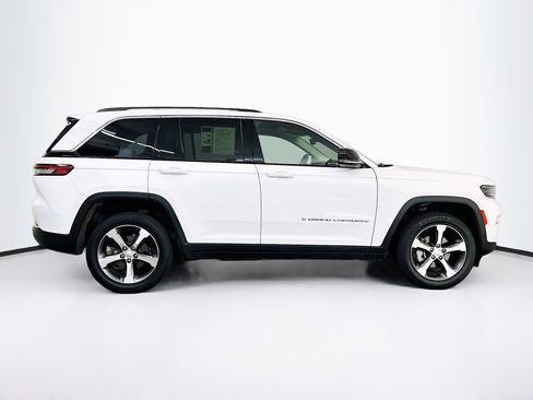 Used 2023 Jeep Grand Cherokee Limited image 10