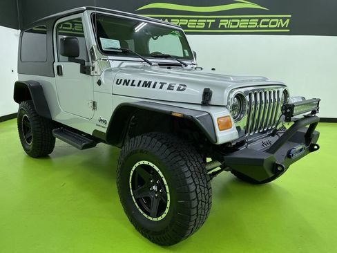 Used 2005 Jeep Wrangler Unlimited AWD/4WD image 2