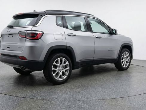 Used 2025 Jeep Compass Limited AWD/4WD image 9