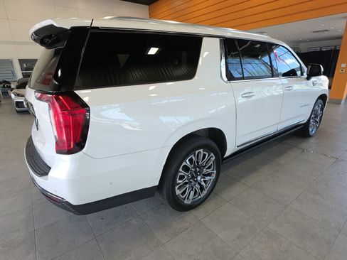 Used 2023 GMC Yukon XL Denali Ultimate AWD/4WD image 7