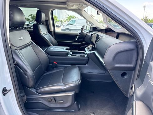 Used 2025 Ford Expedition Max Platinum AWD/4WD image 30