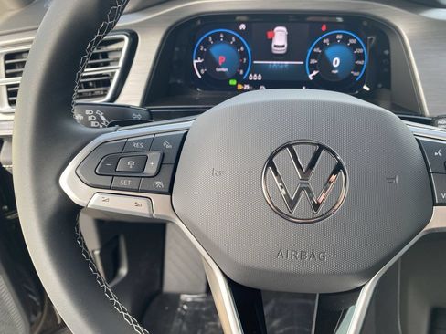 New 2026 Volkswagen Atlas Cross Sport SE FWD image 19