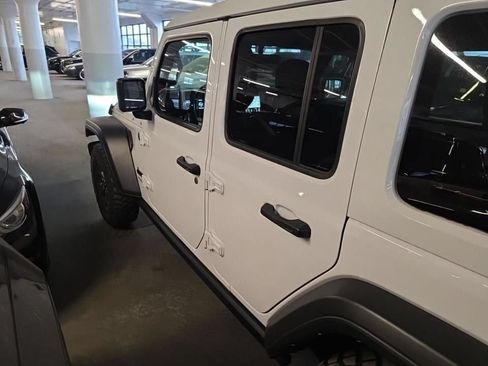 Used 2022 Jeep Wrangler Unlimited Sport AWD/4WD image 10