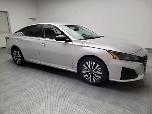 Used 2024 Nissan Altima 2.5 SV image 11