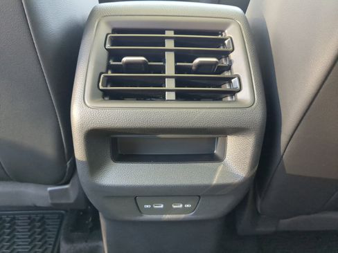 New 2025 Volkswagen Tiguan SE image 14