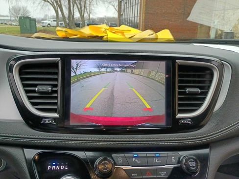 Used 2024 Chrysler Pacifica Touring-L w/ S Appearance Package image 40