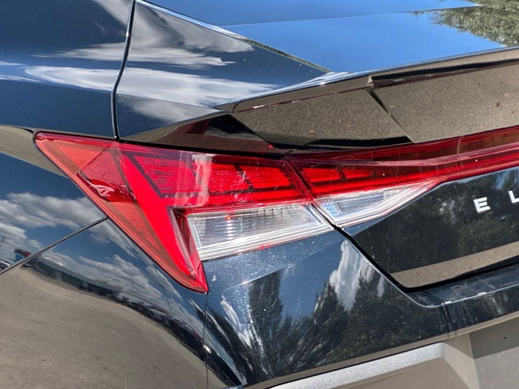 Used 2025 Hyundai Elantra SEL FWD image 29