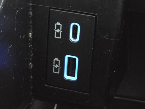 Used 2022 Toyota Sienna XLE image 8