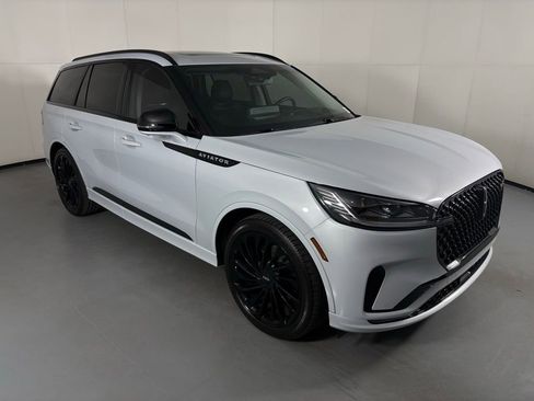 Used 2025 Lincoln Aviator Reserve w/ Equipment Group 201A AWD/4WD image 2