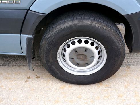 Used 2016 Mercedes-Benz Sprinter 2500 image 12