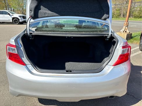 Used 2014 Toyota Camry SE image 18