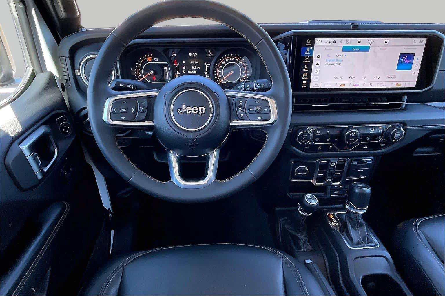 Used 2024 Jeep Wrangler Unlimited Sahara AWD/4WD image 6