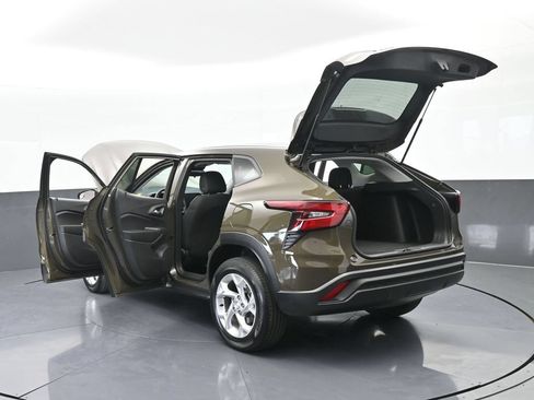 Used 2024 Chevrolet Trax LS w/ LS Convenience Package FWD image 70