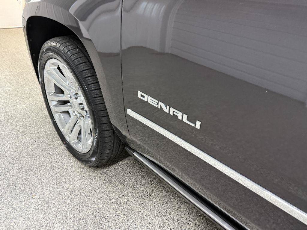 Used 2017 GMC Yukon XL Denali w/ Open Road Package AWD/4WD image 10