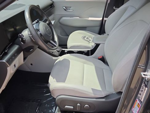 Used 2024 Hyundai Kona Limited FWD image 11