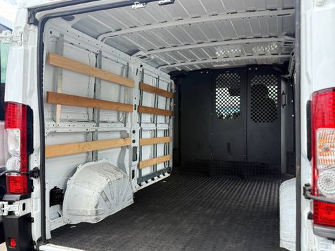 Used 2025 RAM ProMaster 2500 w/ U-Haul Equipment Group FWD image 9