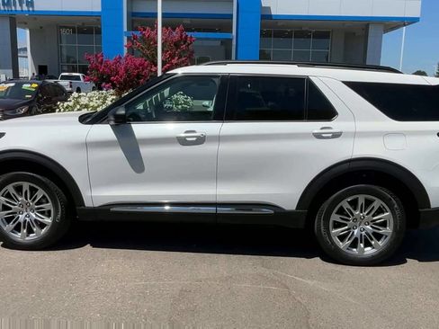 Used 2025 Ford Explorer Active w/ Active Comfort Package AWD/4WD image 4