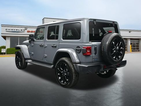 Used 2025 Jeep Wrangler Unlimited Sahara AWD/4WD image 3