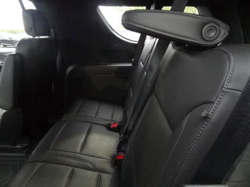 Used 2024 Chevrolet Suburban Z71 w/ Z71 Off-Road Package AWD/4WD image 11