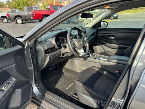 Used 2023 Nissan Sentra SV FWD image 14