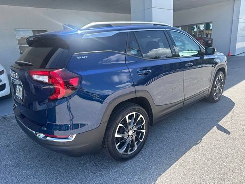 Used 2022 GMC Terrain SLT w/ Infotainment Package II FWD image 3