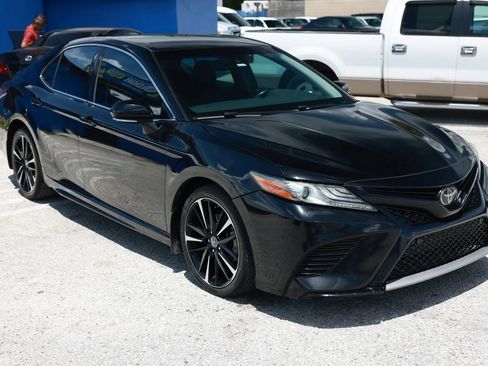 Used 2018 Toyota Camry XSE FWD image 9