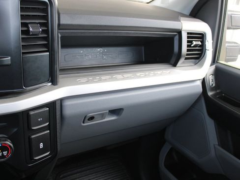 Used 2025 Ford F250 XL w/ XL Chrome Package RWD image 27