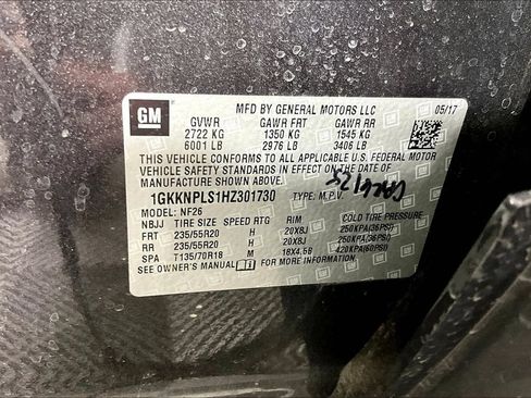 Used 2017 GMC Acadia Denali w/ Technology Package FWD image 4