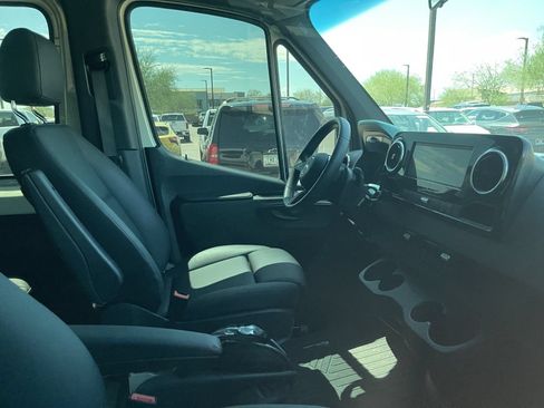 Used 2026 Mercedes-Benz Sprinter 2500 image 4