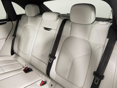 New 2026 Porsche Macan S image 35