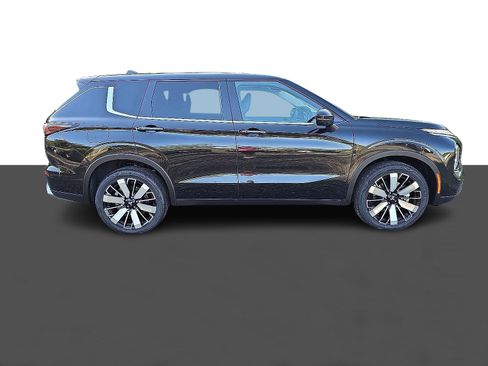 New 2025 Mitsubishi Outlander SE image 3