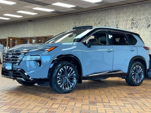 Used 2024 Nissan Rogue Platinum w/ Platinum Premium Package image 4