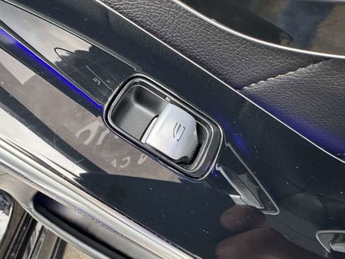 Used 2022 Mercedes-Benz S 580 4MATIC Sedan w/ AMG Line Package image 32