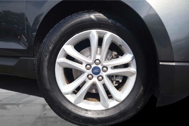 Used 2020 Ford Edge SEL w/ Convenience Package FWD image 3