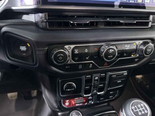 Used 2025 Jeep Wrangler Unlimited Rubicon w/ Convenience Group AWD/4WD image 17