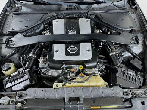 Used 2017 Nissan 370Z Coupe RWD image 25