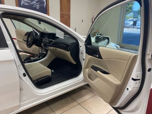 Used 2015 Honda Accord EX image 8