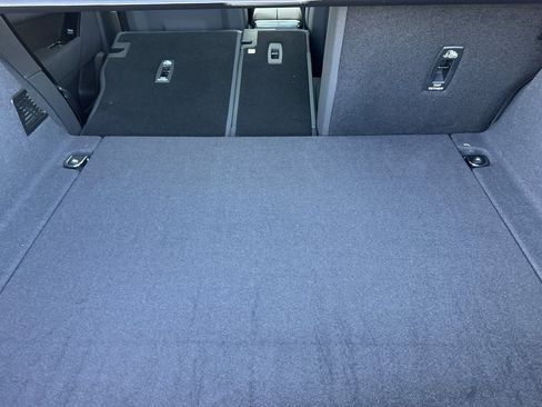 New 2026 Land Rover Range Rover Velar Dynamic SE image 16