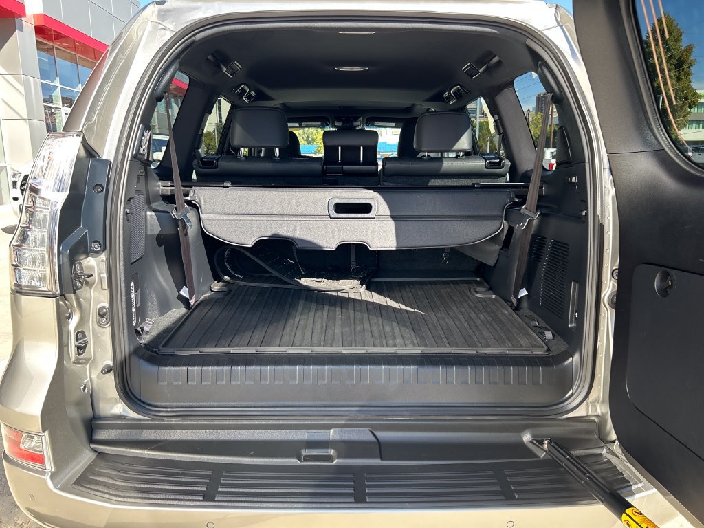 Used 2023 Lexus GX 460 Premium w/ Premium Plus Package AWD/4WD image 15